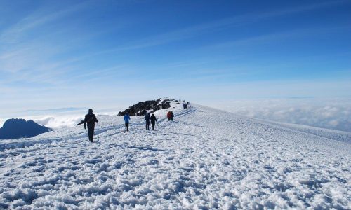 Ascension du Kilimandjaro via la route de Marangu