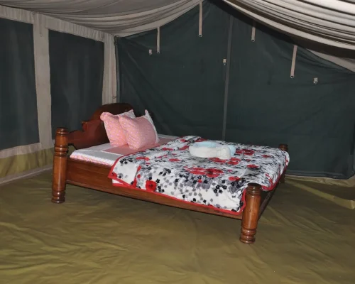 Chambres sous tente et camping de Kizumba