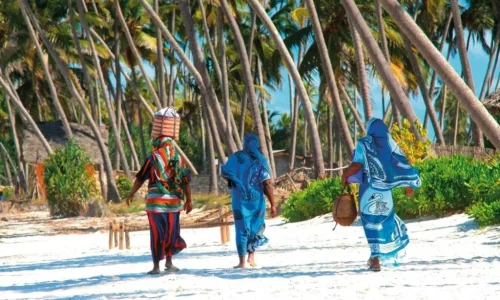 Femmes sur une plage de Zanzibar