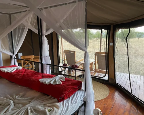 Intimate_Serengeti_camp