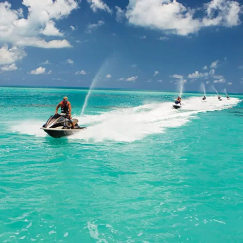 Jet Ski près des plages de Nungwi à Zanzibar