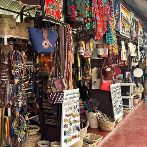 Marché de l_Artisanat Maasaï d_Arusha