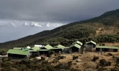 Miriakamba - Escalade du refuge du mont Meru