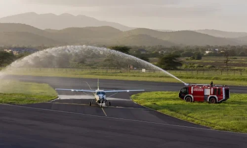 Un avion arrivant à l’aéroport d’Arusha