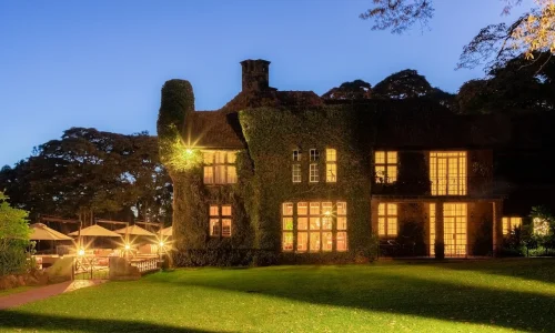 Vue nocturne de l’Giraffe Manor