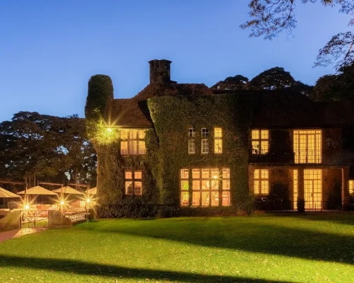 Vue nocturne de l’Giraffe Manor
