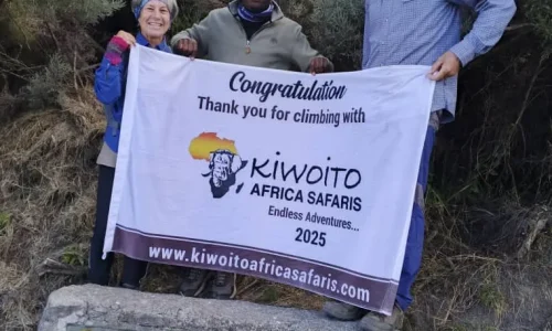 clients-de-kiwoito-africa-safaris-au-refuge-saddle-du-mont-meru