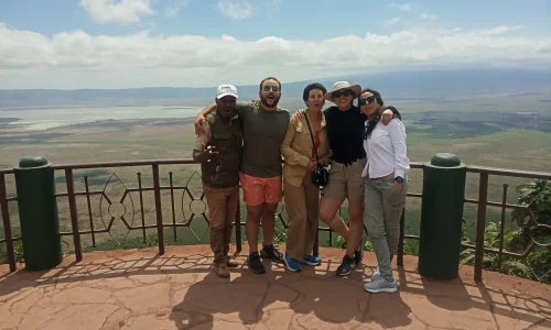famille-en-visite-au-ngorongoro-avec-kiwoito-africa-safaris