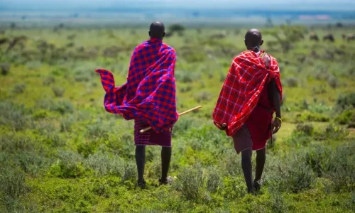 hommes tribu maasaï ngorongoro