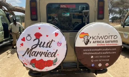 jeunes mariés en safari avec Kiwoito Africa Safaris