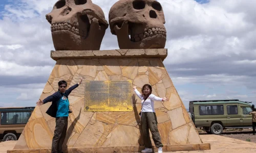 kiwoito-tourist-at-olduvai-gorge-fossil-excavation-site