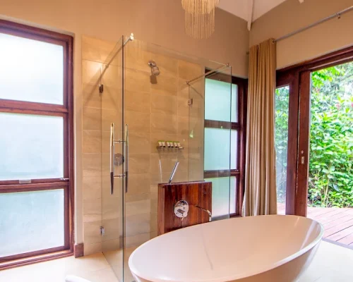 lake-duluti-lodge-salle-de-bain-robinets