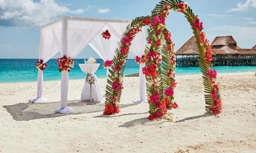 mariage sur la plage à zanzibar décoration de cérémonie