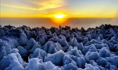 neige au sommet du mont kilimandjaro