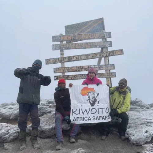 safari Kiwoito avec des grimpeurs au sommet Uhuru (2)