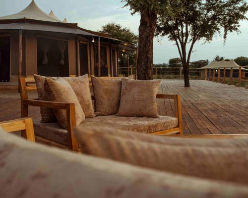 serengeti-safari-camp-lounge-deck-luxury-tented-suites