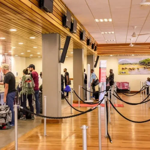 touriste-depot-demande-visa-controles-aeroportuaires