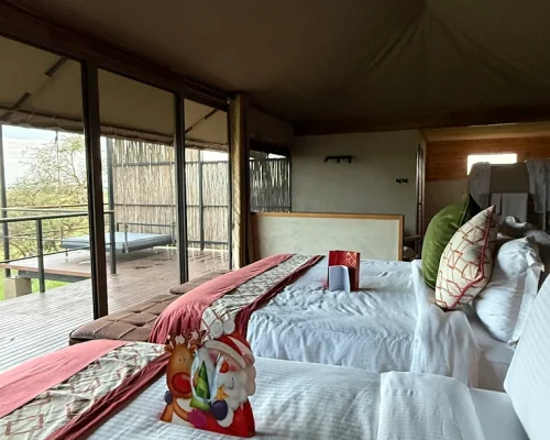 triple-room-Serengeti-Serena-Lodge-