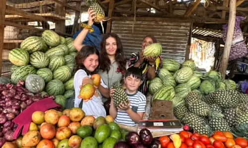 visite-du-marché-local-de-mto-wa-mbu-avec-kiwoito-africa-safaris