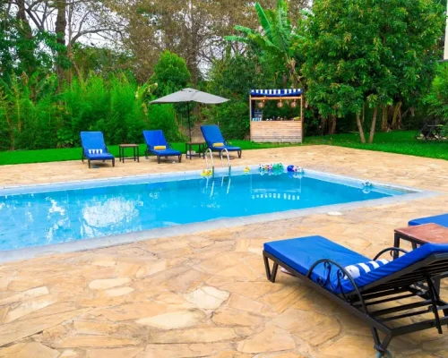 vue de la piscine kerama silent lodge