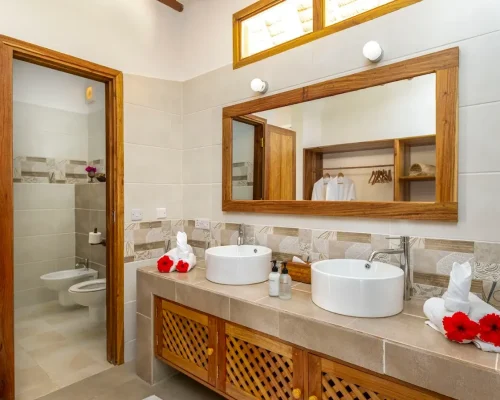 zanzibar-queen-washrooms